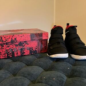 Lebron Soldier XI, MENS SIZE 12